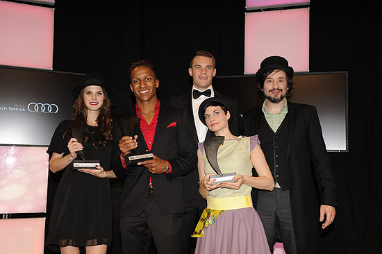 Lisa Tomaschewsky (GENERATION AWARD / Medien), Raphael Holzdeppe (GENERATION AWARD/Sport), Manuel Neuer und PUBLIKUMSPREIS, Mrs. Greenbird ( GENERATION AWARD / Musik)